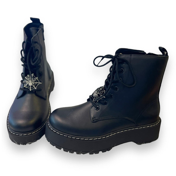 Torrid 13WW Lace Up Spider Spiderweb Charm Combat Punk‎ Goth Boots Halloween New - Picture 1 of 5